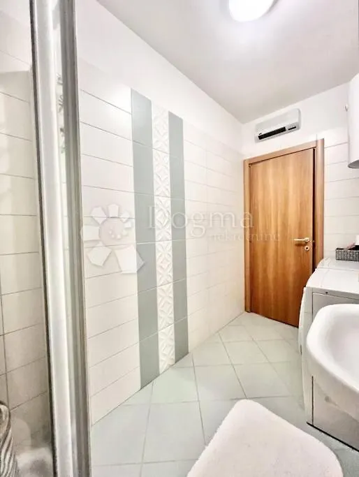 A Modern & Sunny Apartment In Umag