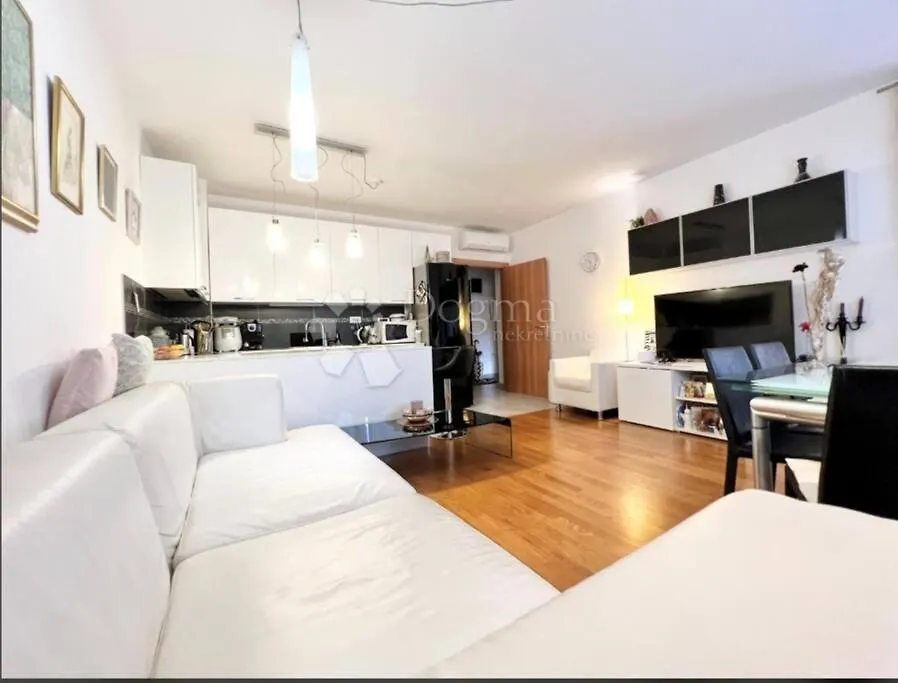 A Modern & Sunny Apartment In Umag Croatia