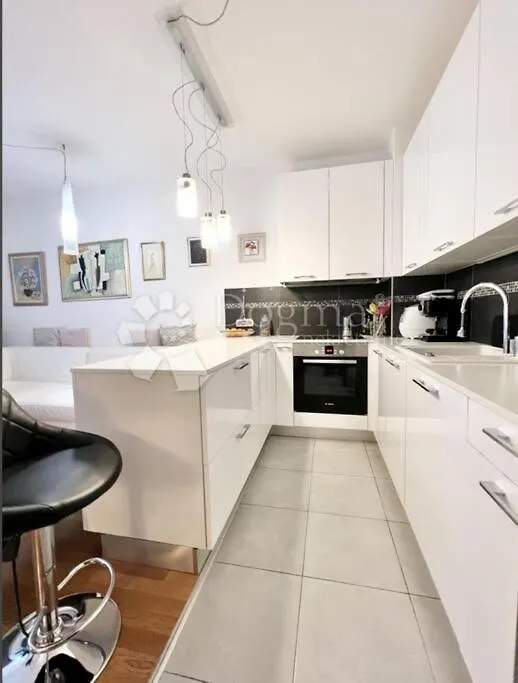A Modern & Sunny Apartment In Umag