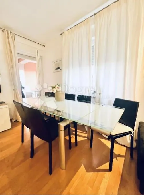 A Modern & Sunny Apartment In Umag Croatia