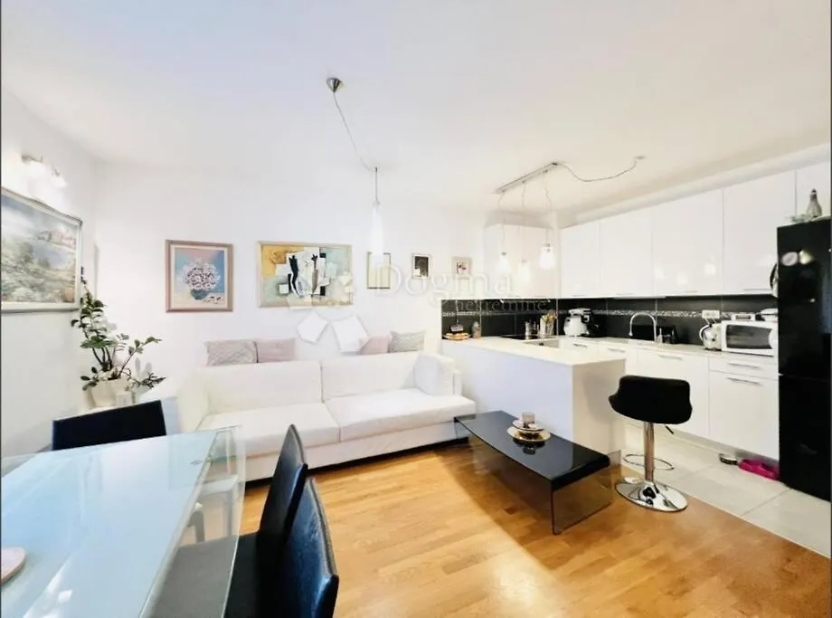 A Modern & Sunny Apartment In Umag contacts
